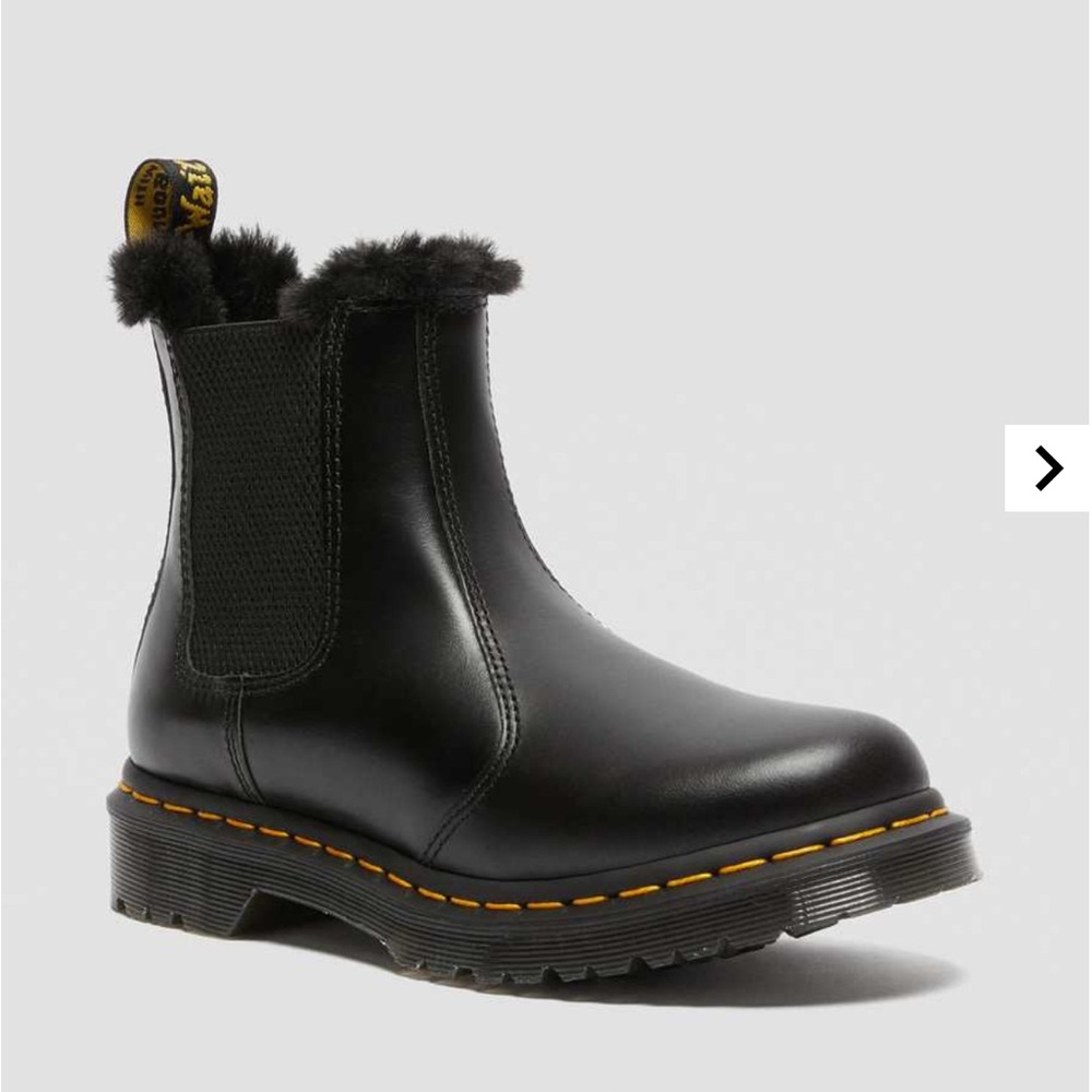 2976 Leonore Black Leather Fur-Lined Chelsea Boots